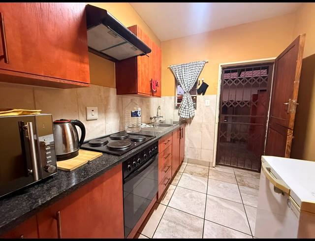 2 BEDROOM APARTMENT FOR SALE IN WATERVAL EAST